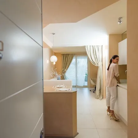 Apartahotel & Mirabel 3*