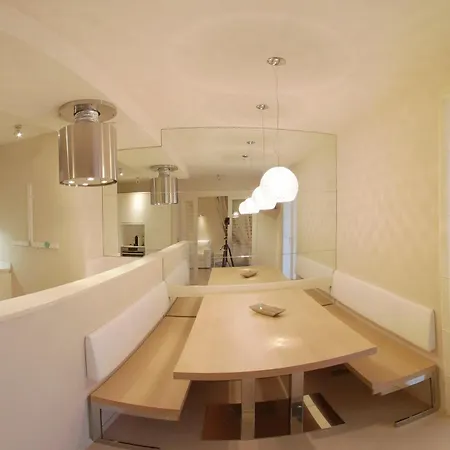 Aparthotel & Mirabel