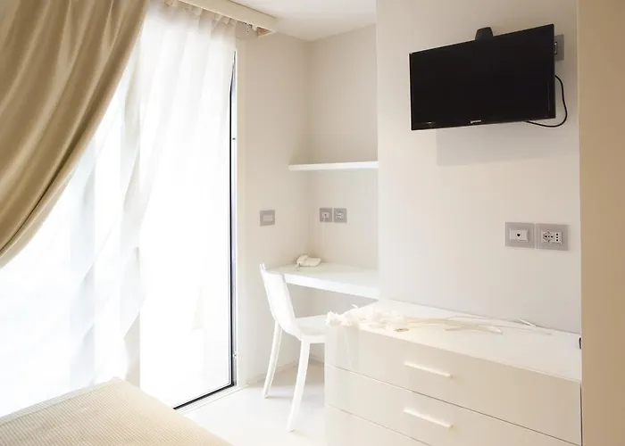 Aparthotel & Mirabel 3*